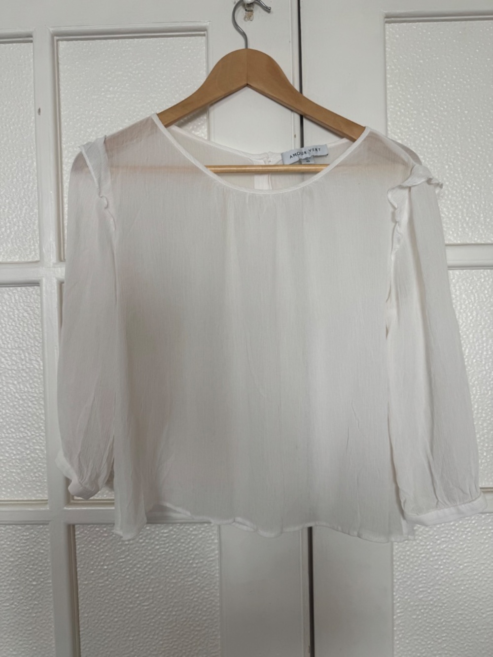 AMOUR VERT loose long sleeve cream blouse with button at back Made in USA XS 2-4